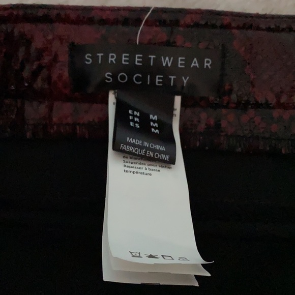 COPY - Faux leather snake print skirt in red and black - Picture 5 of 5